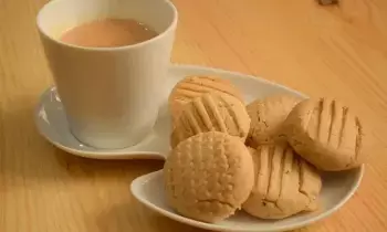 Drinking Hot Tea in Scorching Heat: మండుటెండలో వేడి టీ తాగుతున్నారా? అయితే మీరు సేఫ్గా ఉన్నట్లే.. దీని వెనుక ఉన్న అసలు సైన్స్ ఇదే Drinking Hot Tea in Scorching Heat: మండుటెండలో వేడి టీ తాగుతున్నారా? అయితే మీరు సేఫ్గా ఉన్నట్లే.. దీని వెనుక ఉన్న అసలు సైన్స్ ఇదే