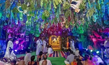 Alert for Devotees: భక్తులకు అలర్ట్: తిరుచానూరు ఆలయంలో ఆర్జిత సేవలు రద్దు.. కారణం ఇదే! Alert for Devotees: భక్తులకు అలర్ట్: తిరుచానూరు ఆలయంలో ఆర్జిత సేవలు రద్దు.. కారణం ఇదే!