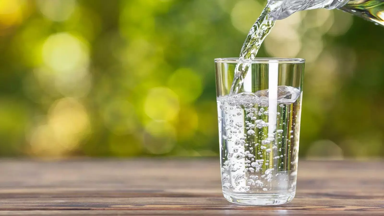 Water Is Life: ఆరోగ్యానికి ప్రాణాధారం మంచి నీరు: రోజూ 4 లీటర్లు తాగితేనే ఆరోగ్యం మీ సొంతం Water Is Life: ఆరోగ్యానికి ప్రాణాధారం మంచి నీరు: రోజూ 4 లీటర్లు తాగితేనే ఆరోగ్యం మీ సొంతం