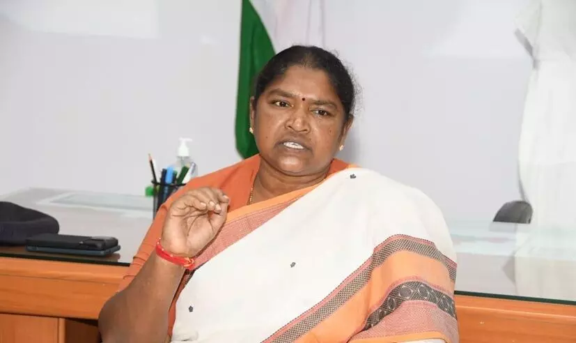 Legal Notice to K. Chandrashekar Rao from Seethakka: కేసీఆర్కు సీతక్క లీగల్ నోటీసు: 48 గంటల్లో పోస్టులు తొలగించి క్షమాపణ చెప్పాలి Legal Notice to K. Chandrashekar Rao from Seethakka: కేసీఆర్కు సీతక్క లీగల్ నోటీసు: 48 గంటల్లో పోస్టులు తొలగించి క్షమాపణ చెప్పాలి