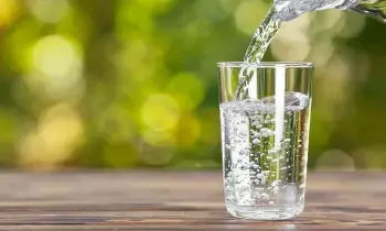 Water Is Life: ఆరోగ్యానికి ప్రాణాధారం మంచి నీరు: రోజూ 4 లీటర్లు తాగితేనే ఆరోగ్యం మీ సొంతం Water Is Life: ఆరోగ్యానికి ప్రాణాధారం మంచి నీరు: రోజూ 4 లీటర్లు తాగితేనే ఆరోగ్యం మీ సొంతం