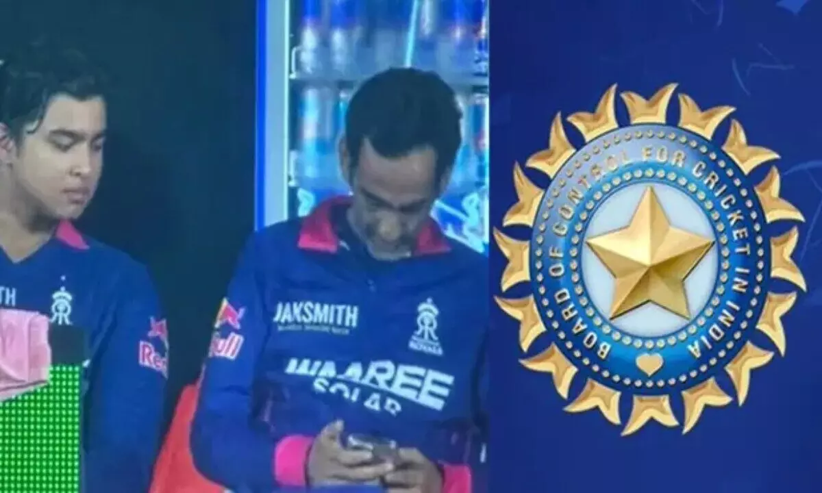 IPL 2026: ఫోన్ మాట్లాడినందుకు..ఆర్ఆర్ మేనేజర్ కు షోకాజ్ నోటీసులు IPL 2026: ఫోన్ మాట్లాడినందుకు..ఆర్ఆర్ మేనేజర్ కు షోకాజ్ నోటీసులు