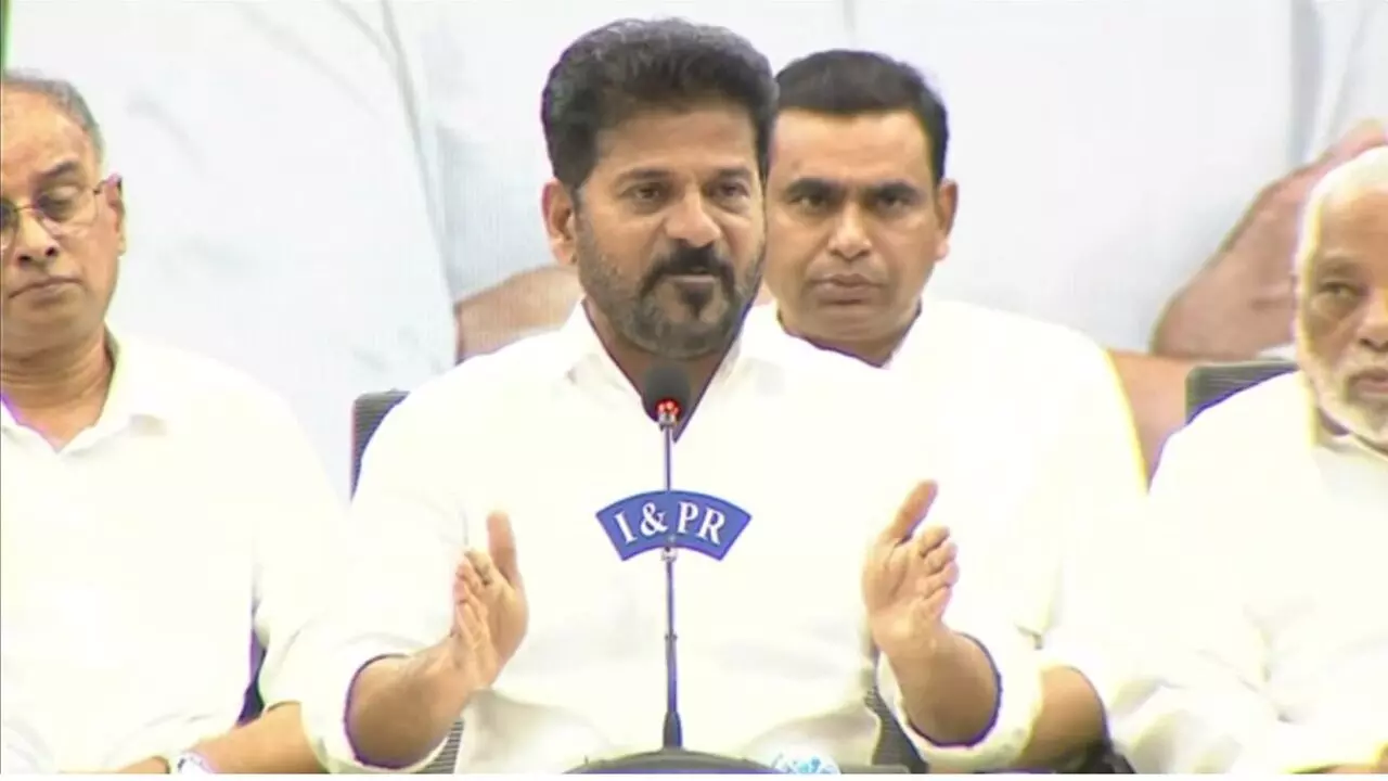 Revanth Reddy: లోక్సభ సీట్ల పునర్విభజనకు హైబ్రిడ్ మోడల్ ప్రతిపాదించిన సీఎం రేవంత్రెడ్డి Revanth Reddy: లోక్సభ సీట్ల పునర్విభజనకు హైబ్రిడ్ మోడల్ ప్రతిపాదించిన సీఎం రేవంత్రెడ్డి