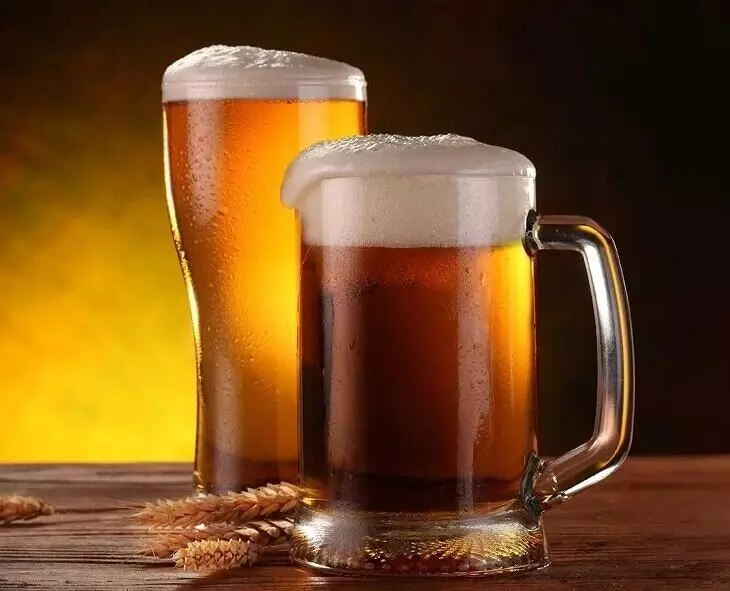 Drinking Beer: చల్లదనం కోసం బీర్లను తాగుతున్నారా.. అయితే జాగ్రత్త! Drinking Beer: చల్లదనం కోసం బీర్లను తాగుతున్నారా.. అయితే జాగ్రత్త!
