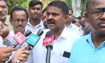 Strike Alert in Telangana State Road Transport Corporation: తెలంగాణ ఆర్టీసీలో సమ్మె సైరన్: డిమాండ్లు నెరవేర్చకపోతే 22 నుంచి ఉద్యమం Strike Alert in Telangana State Road Transport Corporation: తెలంగాణ ఆర్టీసీలో సమ్మె సైరన్: డిమాండ్లు నెరవేర్చకపోతే 22 నుంచి ఉద్యమం