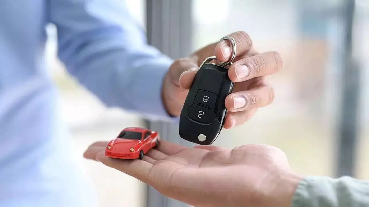 Car Buying Guide : మొదటి కారు కొంటున్నారా? ఈ తప్పులు చేశారో ఇక అంతే.. మీ జేబుకు చిల్లు పడకముందే జాగ్రత్త Car Buying Guide : మొదటి కారు కొంటున్నారా? ఈ తప్పులు చేశారో ఇక అంతే.. మీ జేబుకు చిల్లు పడకముందే జాగ్రత్త