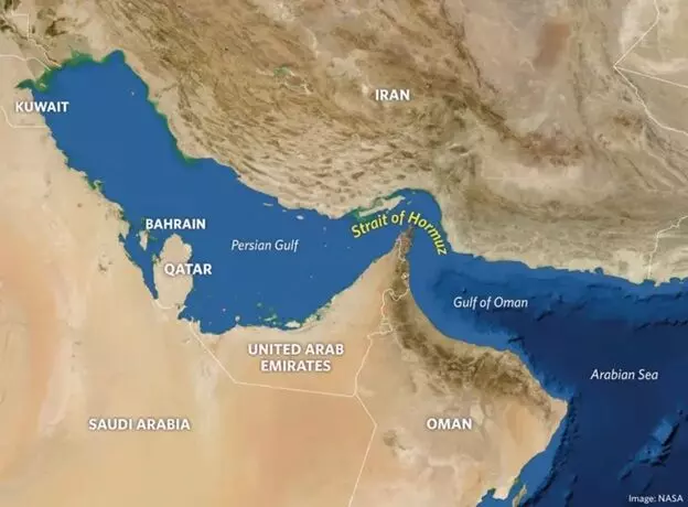 Iran Warns: హర్మూజ్ జలసంధిపై ఆధిపత్యం చూపిస్తే.. తొలి క్షిపణి దాడితోనే అమెరికా నౌకలు మునిగేస్తాం! - ఇరాన్ గట్టి హెచ్చరిక Iran Warns: హర్మూజ్ జలసంధిపై ఆధిపత్యం చూపిస్తే.. తొలి క్షిపణి దాడితోనే అమెరికా నౌకలు మునిగేస్తాం! - ఇరాన్ గట్టి హెచ్చరిక