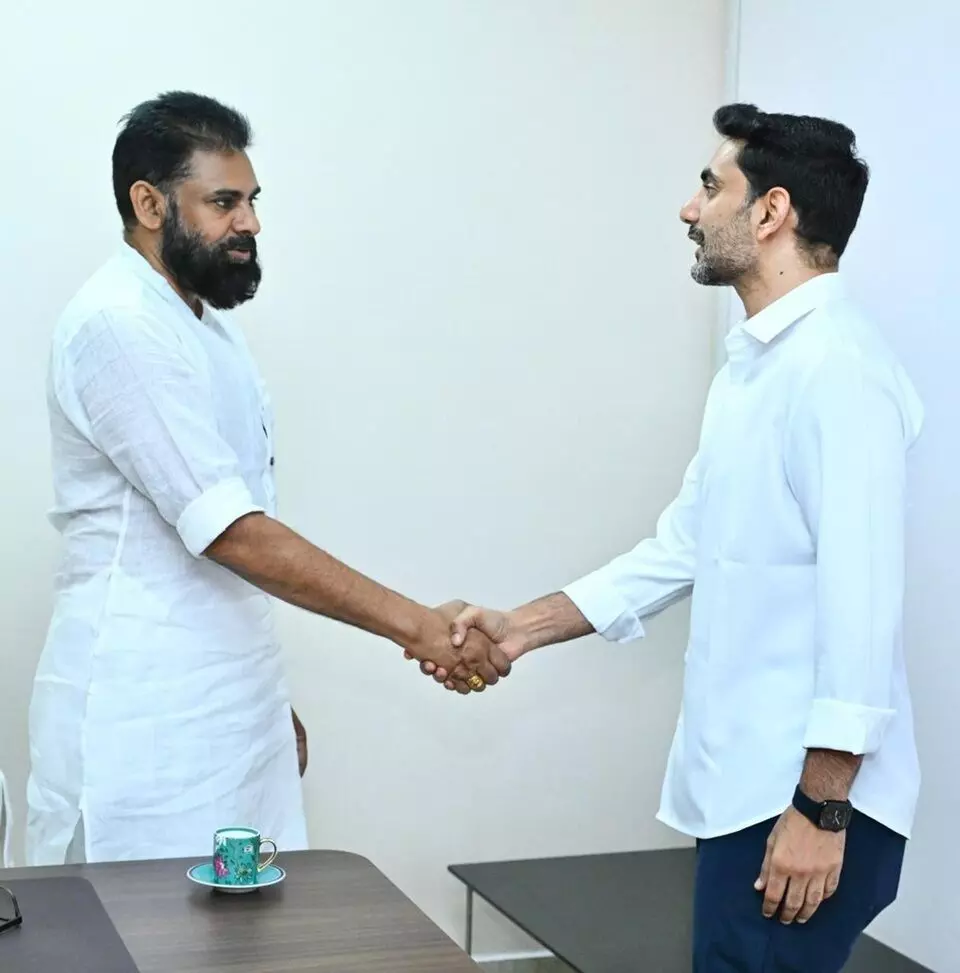 Pawan Kalyan: నారా లోకేశ్కు అభినందనలు: పవన్ కల్యాణ్ Pawan Kalyan: నారా లోకేశ్కు అభినందనలు: పవన్ కల్యాణ్