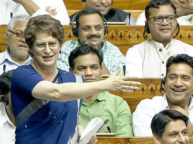 MP Priyanka Gandhi: రాజ్యాంగ సవరణ బిల్లులు ఆమోదిస్తే ప్రజాస్వామ్యం అంతమవుతుంది: విపక్షం హెచ్చరిక MP Priyanka Gandhi: రాజ్యాంగ సవరణ బిల్లులు ఆమోదిస్తే ప్రజాస్వామ్యం అంతమవుతుంది: విపక్షం హెచ్చరిక