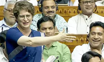 MP Priyanka Gandhi: రాజ్యాంగ సవరణ బిల్లులు ఆమోదిస్తే ప్రజాస్వామ్యం అంతమవుతుంది: విపక్షం హెచ్చరిక MP Priyanka Gandhi: రాజ్యాంగ సవరణ బిల్లులు ఆమోదిస్తే ప్రజాస్వామ్యం అంతమవుతుంది: విపక్షం హెచ్చరిక
