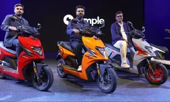 Simple Ultra : ఎలక్ట్రిక్ స్కూటర్ల మార్కెట్లో కొత్త చరిత్ర.. ఒక్క చార్జ్తో 400 కి.మీ రేంజ్ Simple Ultra : ఎలక్ట్రిక్ స్కూటర్ల మార్కెట్లో కొత్త చరిత్ర.. ఒక్క చార్జ్తో 400 కి.మీ రేంజ్