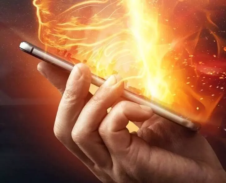 Phone Heating Up in Summer: ఎండాకాలంలో మీ ఫోన్ వేడెక్కుతోందా?.. అయితే ఇలా చేయండి ! Phone Heating Up in Summer: ఎండాకాలంలో మీ ఫోన్ వేడెక్కుతోందా?.. అయితే ఇలా చేయండి !