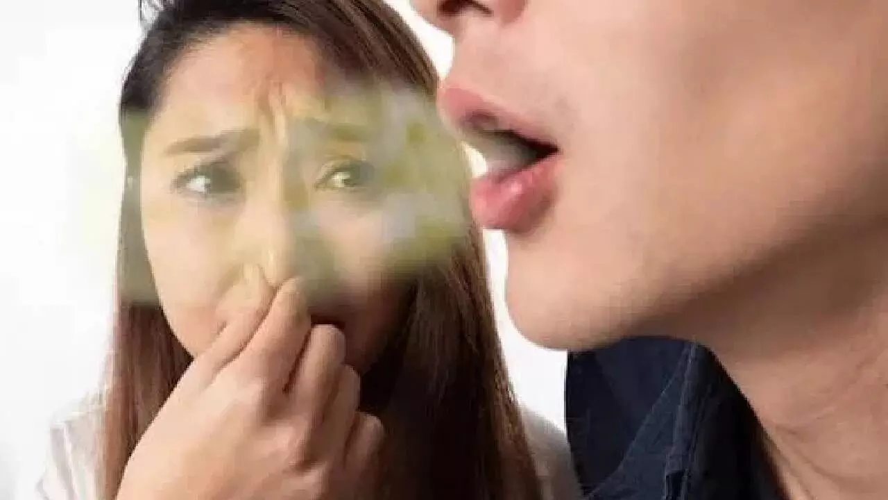 Goodbye to Bad Breath: నోటి దుర్వాసనకు చెక్. ఇంట్లోనే హెర్బల్ మౌత్వాష్ తయారీ చేసుకోండిలా.. Goodbye to Bad Breath: నోటి దుర్వాసనకు చెక్. ఇంట్లోనే హెర్బల్ మౌత్వాష్ తయారీ చేసుకోండిలా..