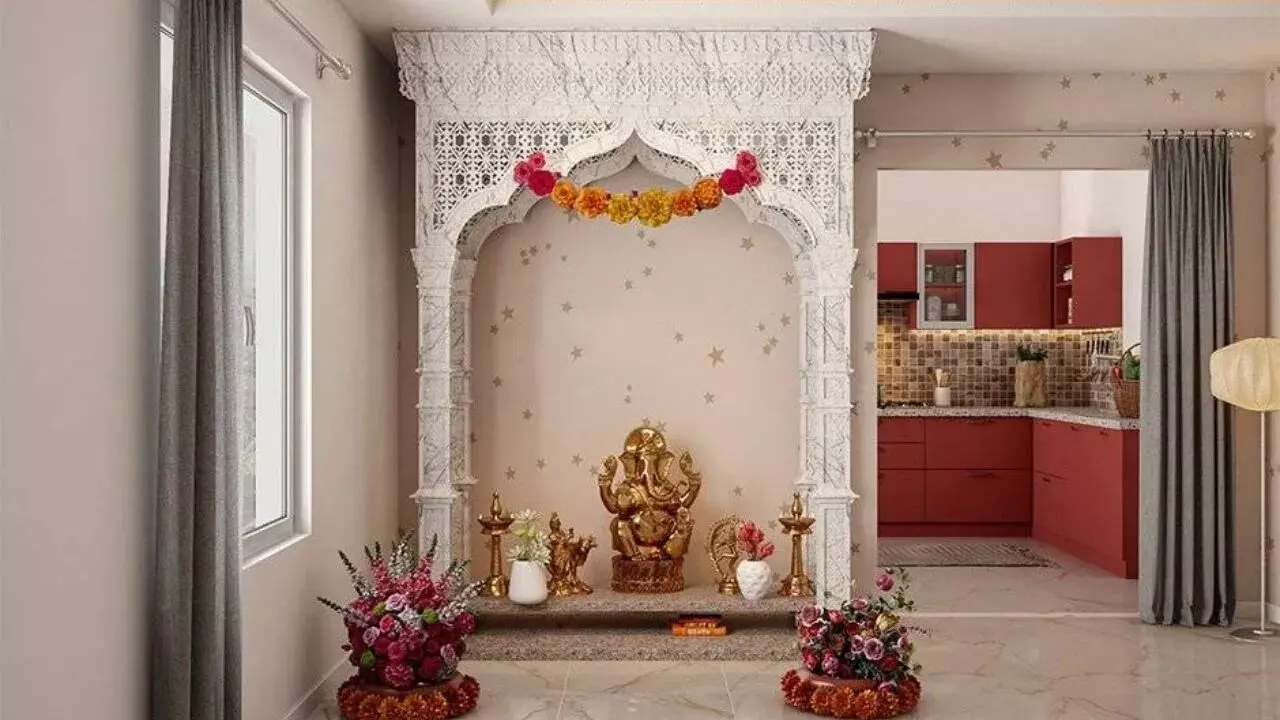 Which Direction Should a Home Temple Face: ఇంట్లో దేవాలయం ఏ దిశలో ఉండాలి? వాస్తు నియమాలు పాటిస్తేనే ఆ ఇంట్లో సిరిసంపదలు Which Direction Should a Home Temple Face: ఇంట్లో దేవాలయం ఏ దిశలో ఉండాలి? వాస్తు నియమాలు పాటిస్తేనే ఆ ఇంట్లో సిరిసంపదలు