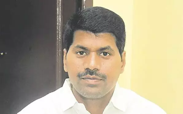 Venkatrami Reddy: సర్వీస్ నిబంధనల ఉల్లంఘనకు భారీ శిక్ష.. సచివాలయ మాజీ నేత వెంకట్రామిరెడ్డి డిస్మిస్ Venkatrami Reddy: సర్వీస్ నిబంధనల ఉల్లంఘనకు భారీ శిక్ష.. సచివాలయ మాజీ నేత వెంకట్రామిరెడ్డి డిస్మిస్
