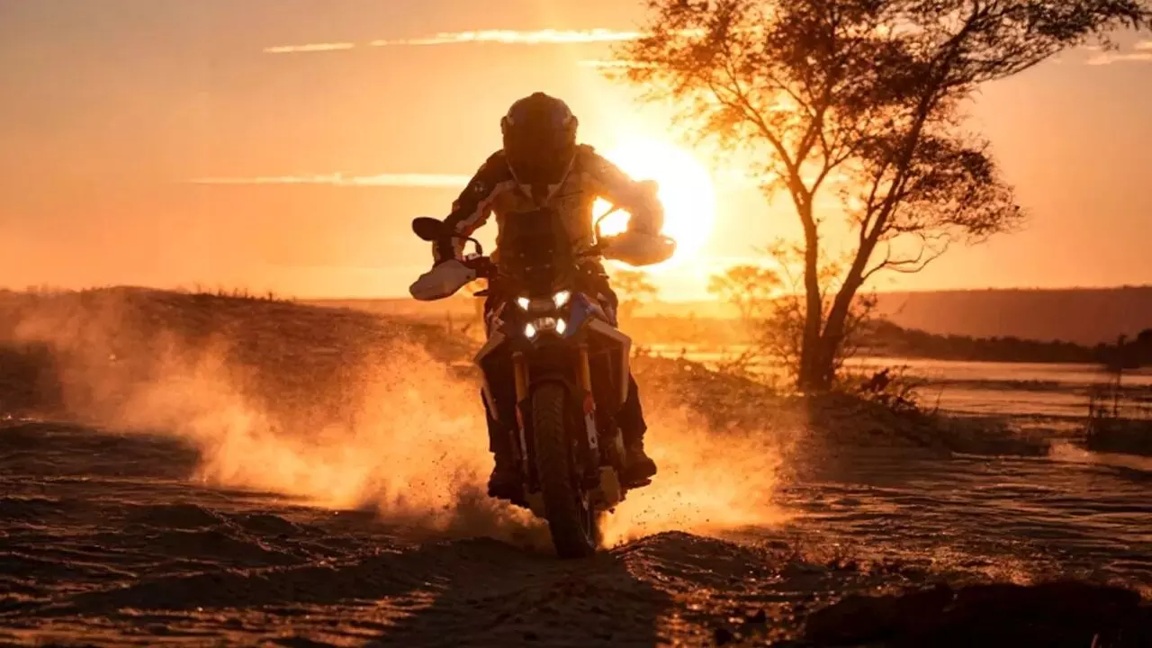 BMW F 450 GS : రోడ్లపైకి BMW కొత్త అడ్వెంచర్ బైక్.. 450cc ఇంజన్తో పవర్ ఫుల్ రైడ్.. ఇప్పుడే బుక్ చేసుకోండి BMW F 450 GS : రోడ్లపైకి BMW కొత్త అడ్వెంచర్ బైక్.. 450cc ఇంజన్తో పవర్ ఫుల్ రైడ్.. ఇప్పుడే బుక్ చేసుకోండి