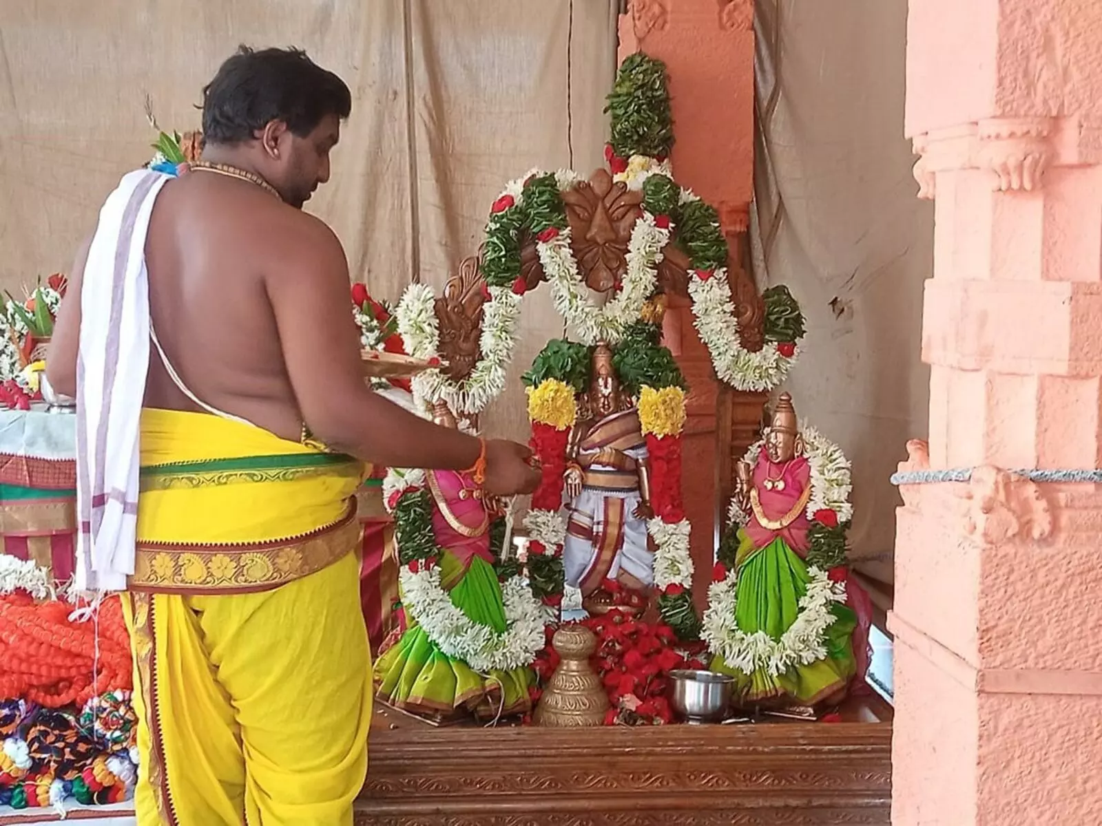 Sri Narapura Venkateswara Swamy Brahmotsavams: జమ్మలమడుగులో ఏప్రిల్ 30 నుండి శ్రీ నారాపుర వేంకటేశ్వరస్వామి బ్రహ్మోత్సవాలు Sri Narapura Venkateswara Swamy Brahmotsavams: జమ్మలమడుగులో ఏప్రిల్ 30 నుండి శ్రీ నారాపుర వేంకటేశ్వరస్వామి బ్రహ్మోత్సవాలు