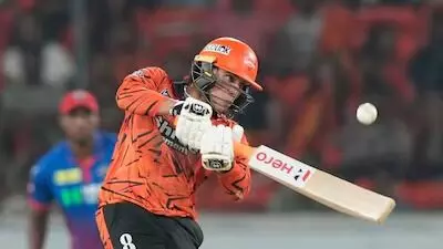 IPL 2026: ఢిల్లీపై సన్రైజర్స్ ఘనవిజయం.. పాయింట్ల పట్టికలో మూడవ స్థానం IPL 2026: ఢిల్లీపై సన్రైజర్స్ ఘనవిజయం.. పాయింట్ల పట్టికలో మూడవ స్థానం
