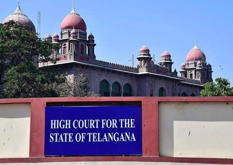 Telangana High Court: కేసీఆర్, హరీశ్ రావుకు హైకోర్టులో ఊరట – కేసులపై తాత్కాలిక ఉపశమనం Telangana High Court: కేసీఆర్, హరీశ్ రావుకు హైకోర్టులో ఊరట – కేసులపై తాత్కాలిక ఉపశమనం