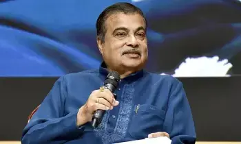 Nitin Gadkari : పెట్రోల్ తిప్పలు తప్పనున్నాయా? 100% ఇథనాల్తో నడిచే వాహనాలపై నితిన్ గడ్కరీ కీలక ప్రకటన Nitin Gadkari : పెట్రోల్ తిప్పలు తప్పనున్నాయా? 100% ఇథనాల్తో నడిచే వాహనాలపై నితిన్ గడ్కరీ కీలక ప్రకటన