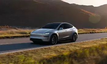 Tesla Model Y L : టెస్లా మోడల్ వై ఎల్ వచ్చేసింది.. 681 కిలోమీటర్ల మైలేజీతో సరికొత్త రికార్డు Tesla Model Y L : టెస్లా మోడల్ వై ఎల్ వచ్చేసింది.. 681 కిలోమీటర్ల మైలేజీతో సరికొత్త రికార్డు