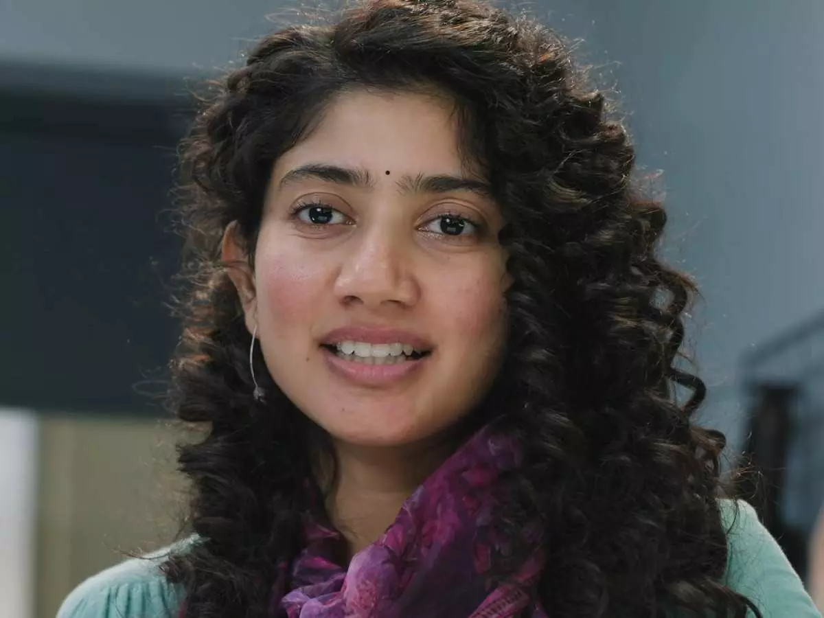 Sai Pallavi Alleges: సాయి పల్లవిపై పాత క్లిప్పులతో కుట్ర: నెగిటివ్ ప్రచారంపై నటి ఆవేదన! Sai Pallavi Alleges: సాయి పల్లవిపై పాత క్లిప్పులతో కుట్ర: నెగిటివ్ ప్రచారంపై నటి ఆవేదన!