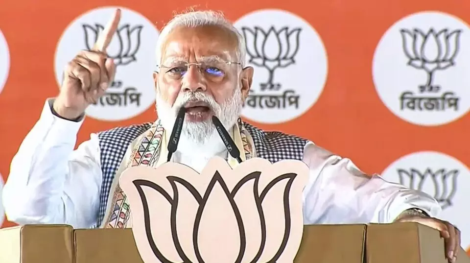 Narendra Modi: బెంగాల్ ఎన్నికల వేడి: మోదీ భారీ ప్రచారం.. టీఎంసీపై ఘాటు విమర్శలు Narendra Modi: బెంగాల్ ఎన్నికల వేడి: మోదీ భారీ ప్రచారం.. టీఎంసీపై ఘాటు విమర్శలు