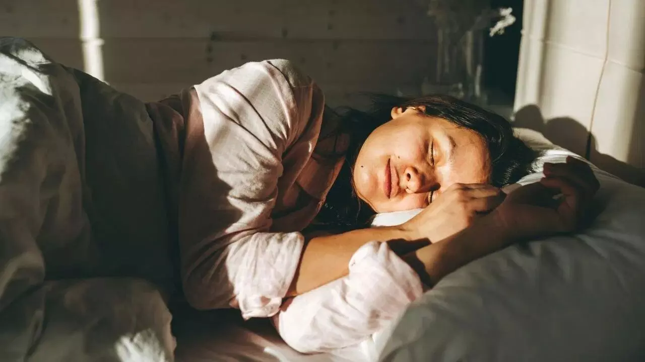 Feeling Tired Even After Sleep: నిద్రపోయినా అలసట అనిపిస్తుందా? మీ శరీరం ఇస్తున్న ఈ హెచ్చరికలను లైట్ తీసుకోవద్దు Feeling Tired Even After Sleep: నిద్రపోయినా అలసట అనిపిస్తుందా? మీ శరీరం ఇస్తున్న ఈ హెచ్చరికలను లైట్ తీసుకోవద్దు