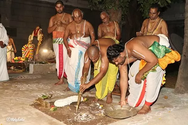 Sri Kodandarama Swamy’s Pushpayagam: శాస్త్రోక్తంగా శ్రీ కోదండరామస్వామివారి పుష్పయాగానికి అంకురార్పణ Sri Kodandarama Swamy’s Pushpayagam: శాస్త్రోక్తంగా శ్రీ కోదండరామస్వామివారి పుష్పయాగానికి అంకురార్పణ