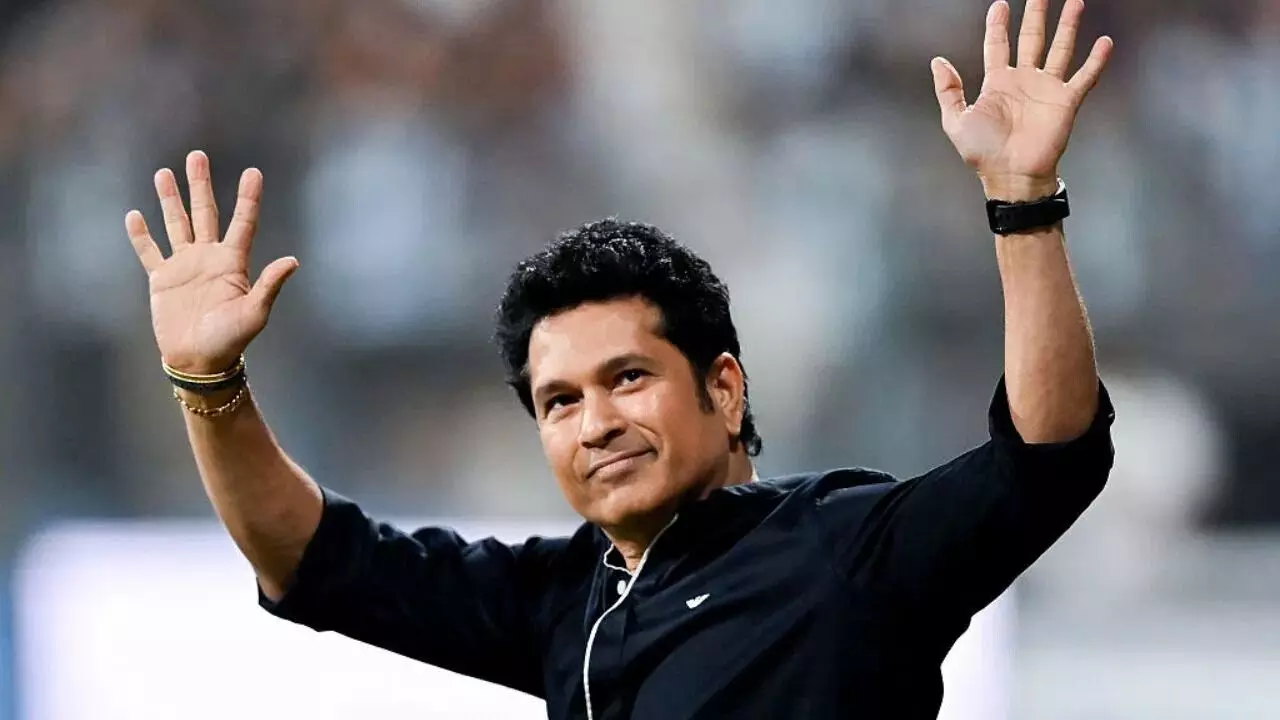 Sachin Tendulkar : రిటైర్మెంట్ తర్వాత కూడా తగ్గని జోరు.. ఏడాదికి రూ.50 కోట్లు సంపాదిస్తున్న క్రికెట్ దేవుడు Sachin Tendulkar : రిటైర్మెంట్ తర్వాత కూడా తగ్గని జోరు.. ఏడాదికి రూ.50 కోట్లు సంపాదిస్తున్న క్రికెట్ దేవుడు