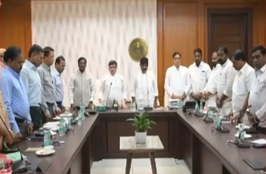 Ministers Hold Talks with RTC JAC: ఆర్టీసీ జేఏసీతో మంత్రుల చర్చలు… సమస్యల పరిష్కారానికి ప్రయత్నాలు Ministers Hold Talks with RTC JAC: ఆర్టీసీ జేఏసీతో మంత్రుల చర్చలు… సమస్యల పరిష్కారానికి ప్రయత్నాలు