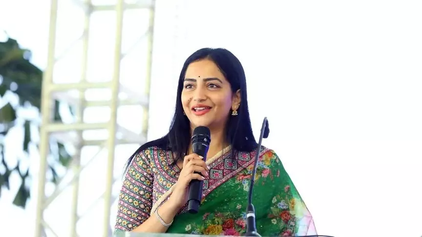 Malla Reddy’s Daughter-in-Law: మల్లారెడ్డి కోడలు బీజేపీ కార్యాలయానికి.. రాజకీయాల్లో కొత్త చర్చ Malla Reddy’s Daughter-in-Law: మల్లారెడ్డి కోడలు బీజేపీ కార్యాలయానికి.. రాజకీయాల్లో కొత్త చర్చ