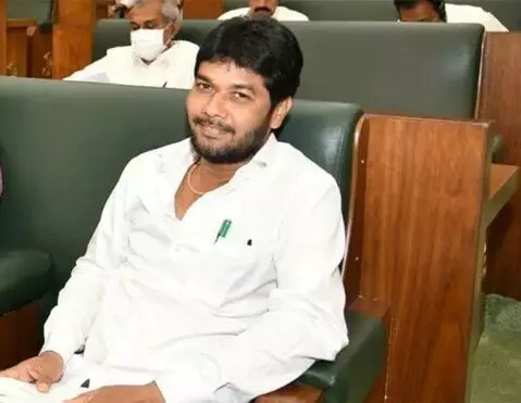 Anantha Babu: కోర్టు బయటే వైసీపీ ఎమ్మెల్సీ అనంతబాబు అరెస్ట్ Anantha Babu: కోర్టు బయటే వైసీపీ ఎమ్మెల్సీ అనంతబాబు అరెస్ట్