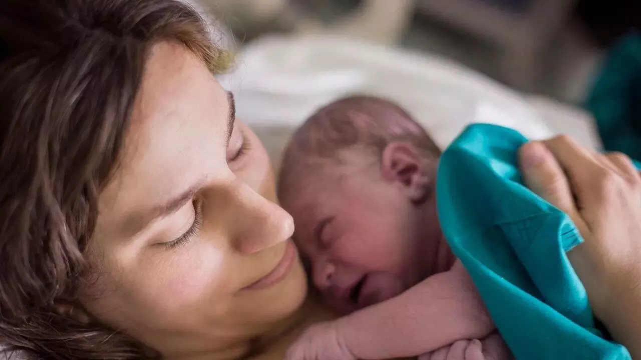 Postpartum Health Issues: ప్రసవం తర్వాత మహిళల్లో వచ్చే ఆరోగ్య సమస్యలు.. నిర్లక్ష్యం చేస్తే ప్రమాదమే Postpartum Health Issues: ప్రసవం తర్వాత మహిళల్లో వచ్చే ఆరోగ్య సమస్యలు.. నిర్లక్ష్యం చేస్తే ప్రమాదమే