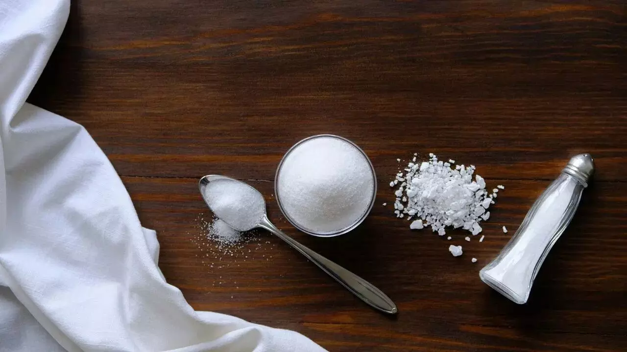 Eating Too Much Salt: ఎక్కువ ఉప్పు తింటున్నారా?.. జాగ్రత్త.. ఈ విషయాలు తప్పక తెలుసుకోండి.. Eating Too Much Salt: ఎక్కువ ఉప్పు తింటున్నారా?.. జాగ్రత్త.. ఈ విషయాలు తప్పక తెలుసుకోండి..