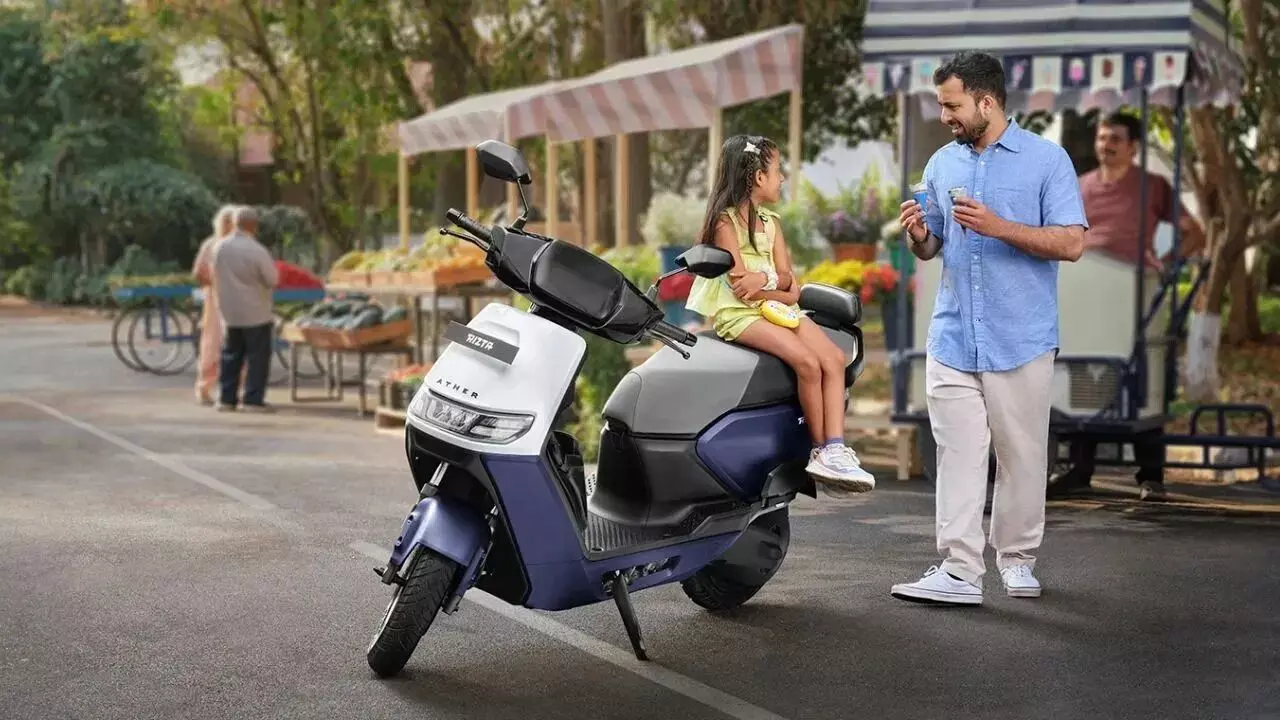 Ather Energy : ఏథర్ ఎనర్జీ రికార్డుల వేట.. 6 లక్షల స్కూటర్ల అమ్మకంతో ఈవీ మార్కెట్లో సెన్సేషన్ Ather Energy : ఏథర్ ఎనర్జీ రికార్డుల వేట.. 6 లక్షల స్కూటర్ల అమ్మకంతో ఈవీ మార్కెట్లో సెన్సేషన్