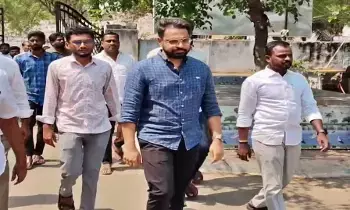 Sajjala Bhargav Reddy: పులివెందుల పోలీస్స్టేషన్లో సజ్జల భార్గవ్రెడ్డి విచారణ Sajjala Bhargav Reddy: పులివెందుల పోలీస్స్టేషన్లో సజ్జల భార్గవ్రెడ్డి విచారణ