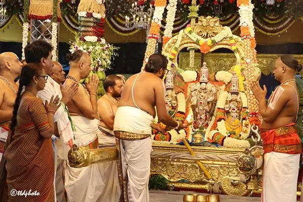 Lord Venkateswara: అశ్వవాహనంపై వరునిగా అలరించిన శ్రీనివాసుడు Lord Venkateswara: అశ్వవాహనంపై వరునిగా అలరించిన శ్రీనివాసుడు