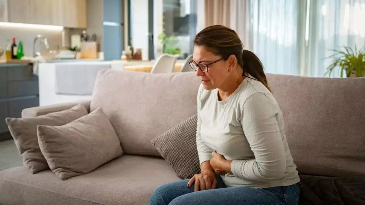 Abdominal Pain in Women: మహిళల్లో పొత్తికడుపు నొప్పి: ఎప్పుడు జాగ్రత్త పడాలి? ఇది తీవ్ర వ్యాధులకు సంకేతమా? Abdominal Pain in Women: మహిళల్లో పొత్తికడుపు నొప్పి: ఎప్పుడు జాగ్రత్త పడాలి? ఇది తీవ్ర వ్యాధులకు సంకేతమా?