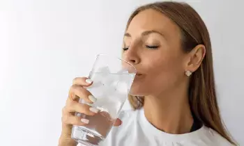 Drinking Fridge Water in Summer: వేసవిలో ఫ్రిజ్ నీళ్లు తాగుతున్నారా? అయితే ఈ హెచ్చరిక మీకోసమే Drinking Fridge Water in Summer: వేసవిలో ఫ్రిజ్ నీళ్లు తాగుతున్నారా? అయితే ఈ హెచ్చరిక మీకోసమే