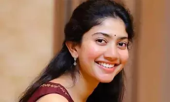 Sai Pallavi Reacts to Bollywood Entry: బాలీవుడ్ ఎంట్రీపై సాయి పల్లవి రియాక్షన్..ఏక్ దిన్ మూవీ ఈవెంట్లో ఎమోషనల్ అయిన ఆమిర్ ఖాన్.. Sai Pallavi Reacts to Bollywood Entry: బాలీవుడ్ ఎంట్రీపై సాయి పల్లవి రియాక్షన్..ఏక్ దిన్ మూవీ ఈవెంట్లో ఎమోషనల్ అయిన ఆమిర్ ఖాన్..