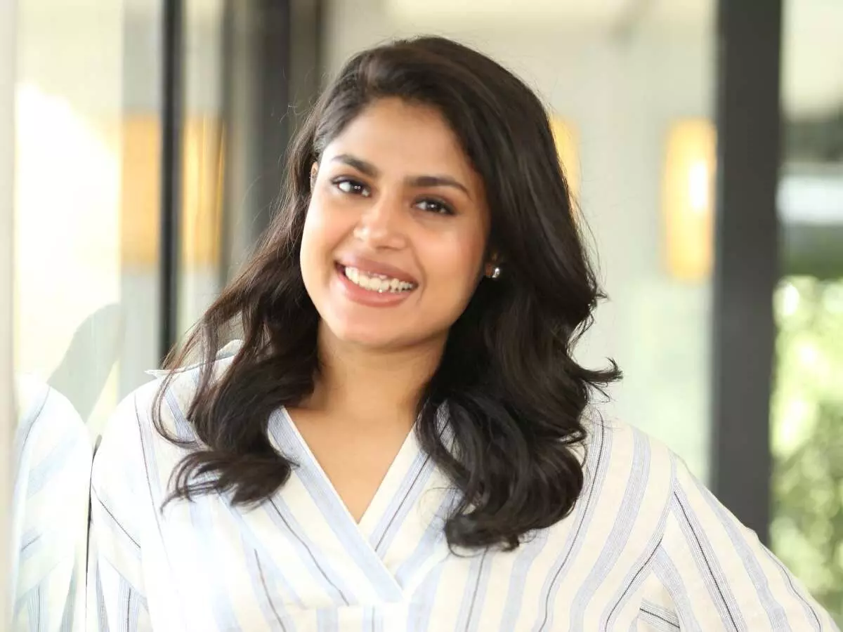 Faria Abdullah: మెగా ఫోన్ పట్టనున్న ఫరియా అబ్దుల్లా.. త్వరలోనే దర్శకురాలిగా పరిచయం! Faria Abdullah: మెగా ఫోన్ పట్టనున్న ఫరియా అబ్దుల్లా.. త్వరలోనే దర్శకురాలిగా పరిచయం!