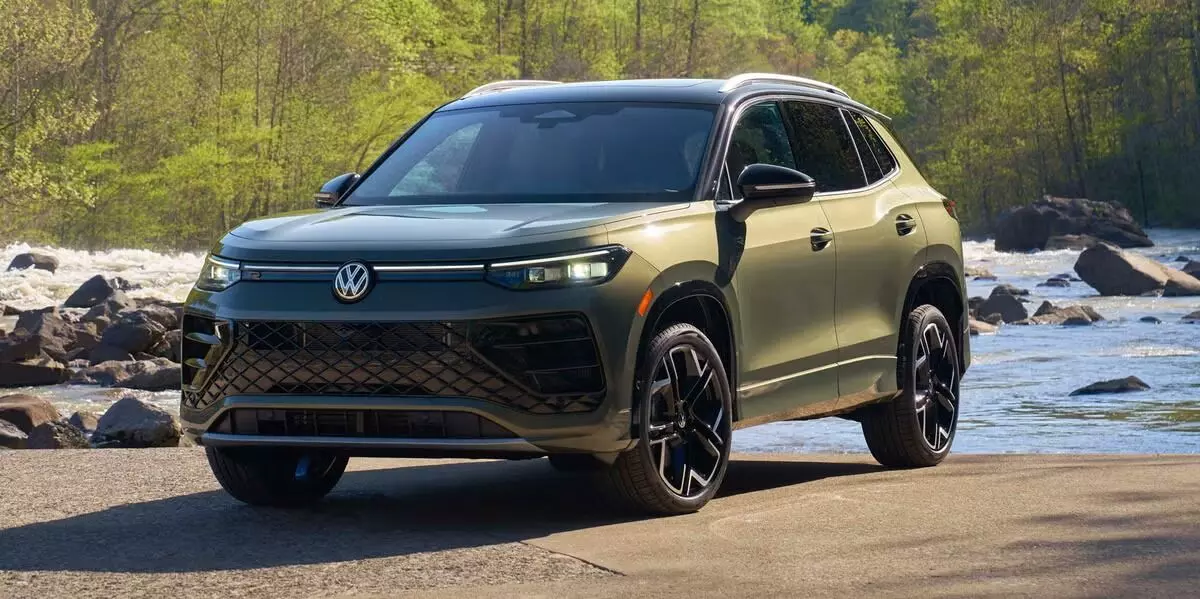 Top 5 SUVs : టాప్ మోడల్ ఎందుకు దండగ? ఈ 5 ఎస్యూవీల బేస్ వేరియంట్లే ఫీచర్ లోడెడ్ Top 5 SUVs : టాప్ మోడల్ ఎందుకు దండగ? ఈ 5 ఎస్యూవీల బేస్ వేరియంట్లే ఫీచర్ లోడెడ్