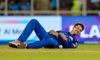 IPL 2026: ముంబై ఇండియన్స్‌కు బిగ్ షాక్: ఐపీఎల్ నుంచి స్టార్ ప్లేయర్ అవుట్