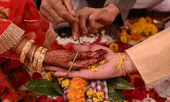 Marriage Is Not Just a Social Contract: వివాహం కేవలం సామాజిక ఒప్పందం కాదు.. గరుడ పురాణం చెబుతున్న గృహస్థ ధర్మం ఇదే Marriage Is Not Just a Social Contract: వివాహం కేవలం సామాజిక ఒప్పందం కాదు.. గరుడ పురాణం చెబుతున్న గృహస్థ ధర్మం ఇదే