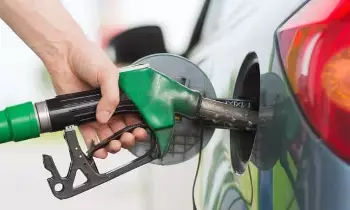 Fuel Saving Tips : మీ కారు పెట్రోల్ తాగేస్తుందా? మైలేజీ పెంచడానికి ఈ 5 సింపుల్ టిప్స్ పాటించండి Fuel Saving Tips : మీ కారు పెట్రోల్ తాగేస్తుందా? మైలేజీ పెంచడానికి ఈ 5 సింపుల్ టిప్స్ పాటించండి