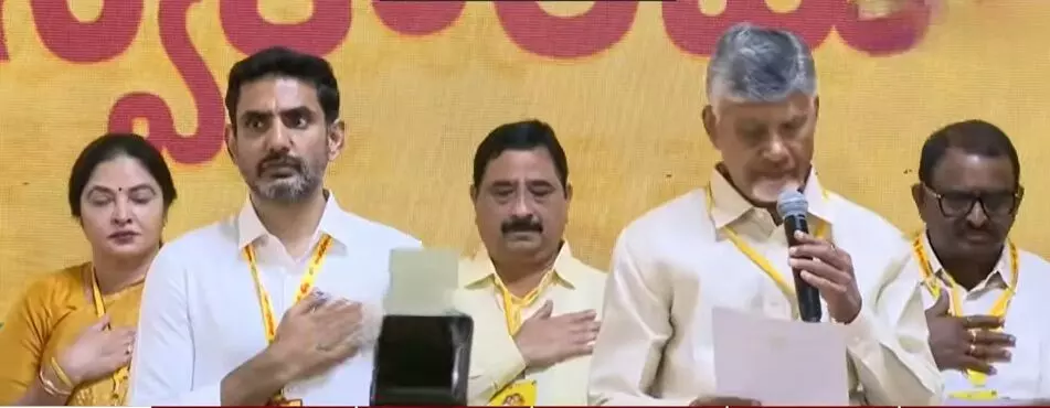 Nara Lokesh: టీడీపీ జాతీయ వర్కింగ్ ప్రెసిడెంట్గా బాధ్యతలు స్వీకరించిన లోకేశ్కు నేతల అభినందనలు Nara Lokesh: టీడీపీ జాతీయ వర్కింగ్ ప్రెసిడెంట్గా బాధ్యతలు స్వీకరించిన లోకేశ్కు నేతల అభినందనలు
