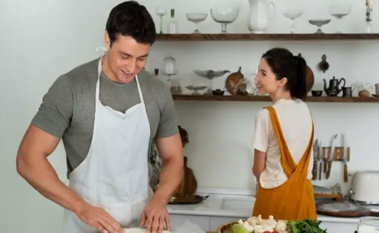Kitchen Feeling Like a Furnace: వంటిల్లు నరకం అనిపిస్తోందా? ఈ సమ్మర్ టిప్స్తో మీ కిచెన్ను ఏసీలా మార్చుకోండి! Kitchen Feeling Like a Furnace: వంటిల్లు నరకం అనిపిస్తోందా? ఈ సమ్మర్ టిప్స్తో మీ కిచెన్ను ఏసీలా మార్చుకోండి!