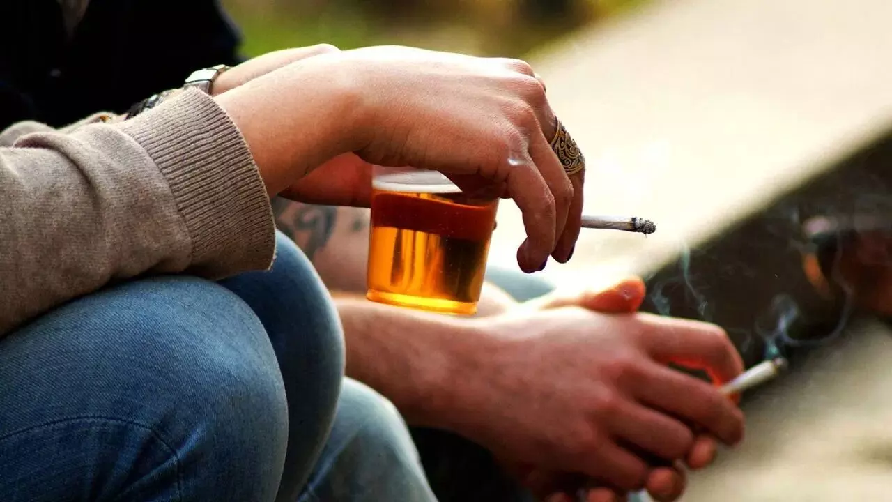 Suddenly Quit Alcohol and Smoking: ఒక్కసారిగా మద్యం, సిగరెట్ మానేస్తే ఏం జరుగుతుంది? షాకింగ్ నిజాలు! Suddenly Quit Alcohol and Smoking: ఒక్కసారిగా మద్యం, సిగరెట్ మానేస్తే ఏం జరుగుతుంది? షాకింగ్ నిజాలు!