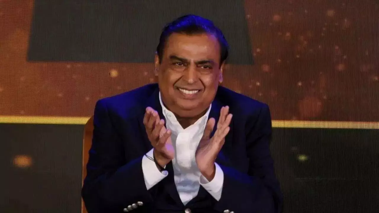 Mukesh Ambani : అంబానీ రేంజ్ అంటే ఇదే.. మూడు రోజుల్లోనే రూ. 1.35 లక్షల కోట్ల లాభం Mukesh Ambani : అంబానీ రేంజ్ అంటే ఇదే.. మూడు రోజుల్లోనే రూ. 1.35 లక్షల కోట్ల లాభం